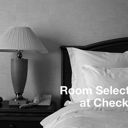 Grey Eagle Resort Calgary Bagian luar foto