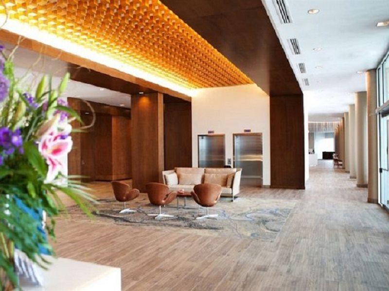Grey Eagle Resort Calgary Bagian luar foto