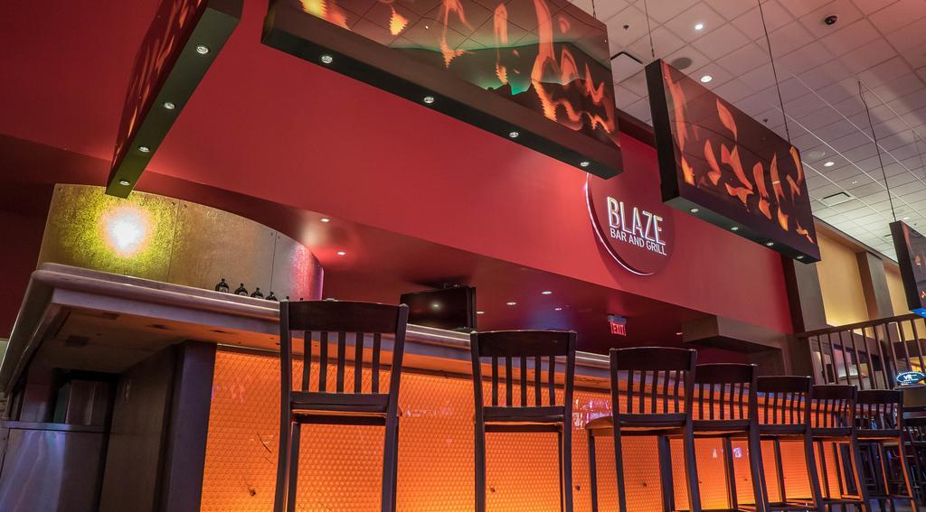 Grey Eagle Resort Calgary Bagian luar foto