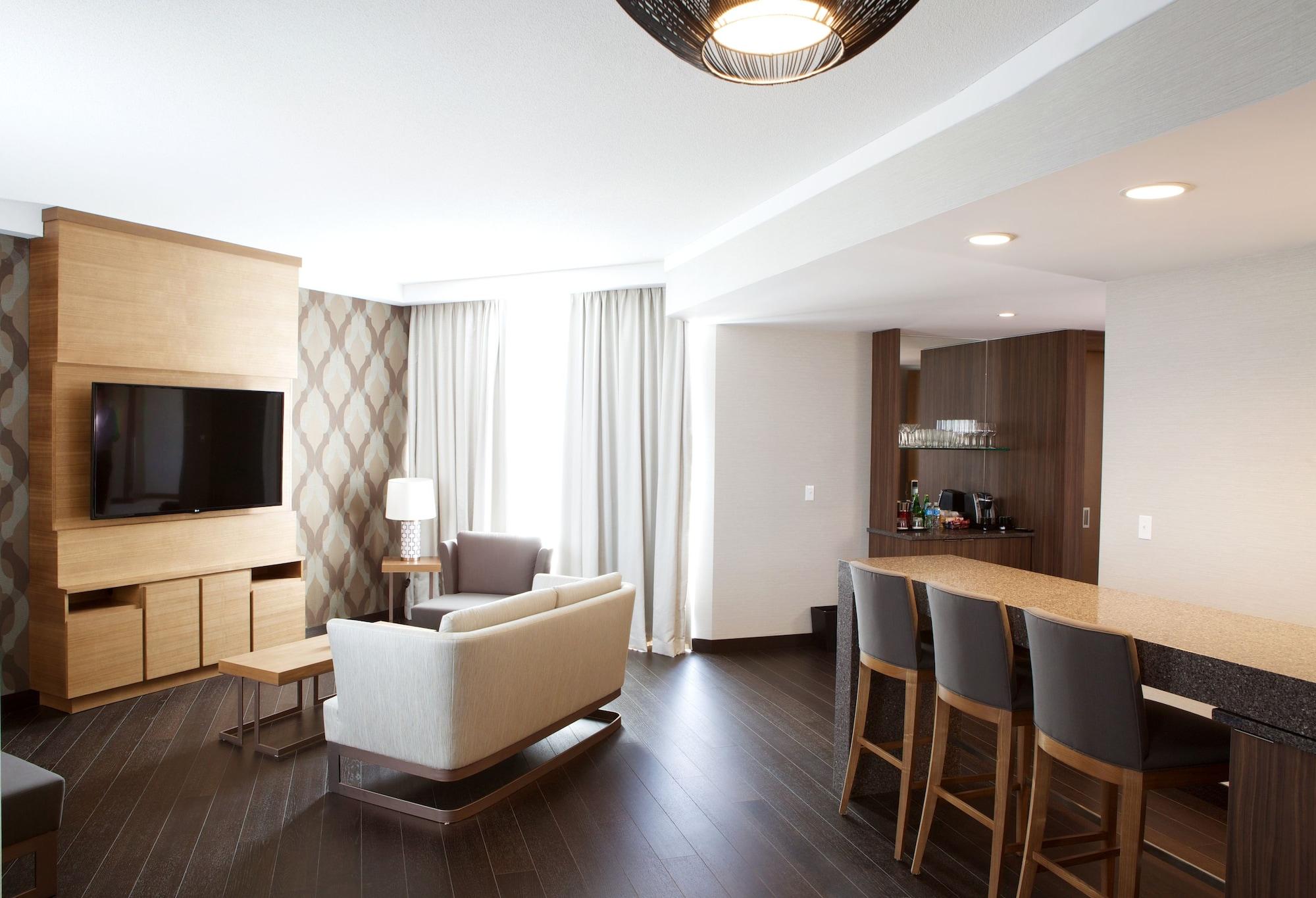 Grey Eagle Resort Calgary Bagian luar foto