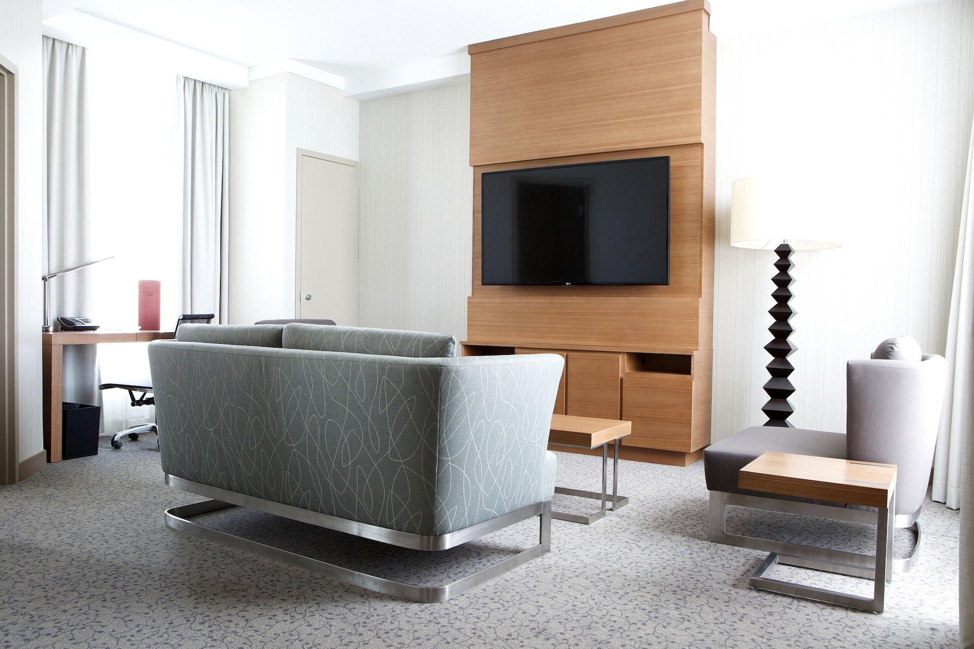 Grey Eagle Resort Calgary Bagian luar foto