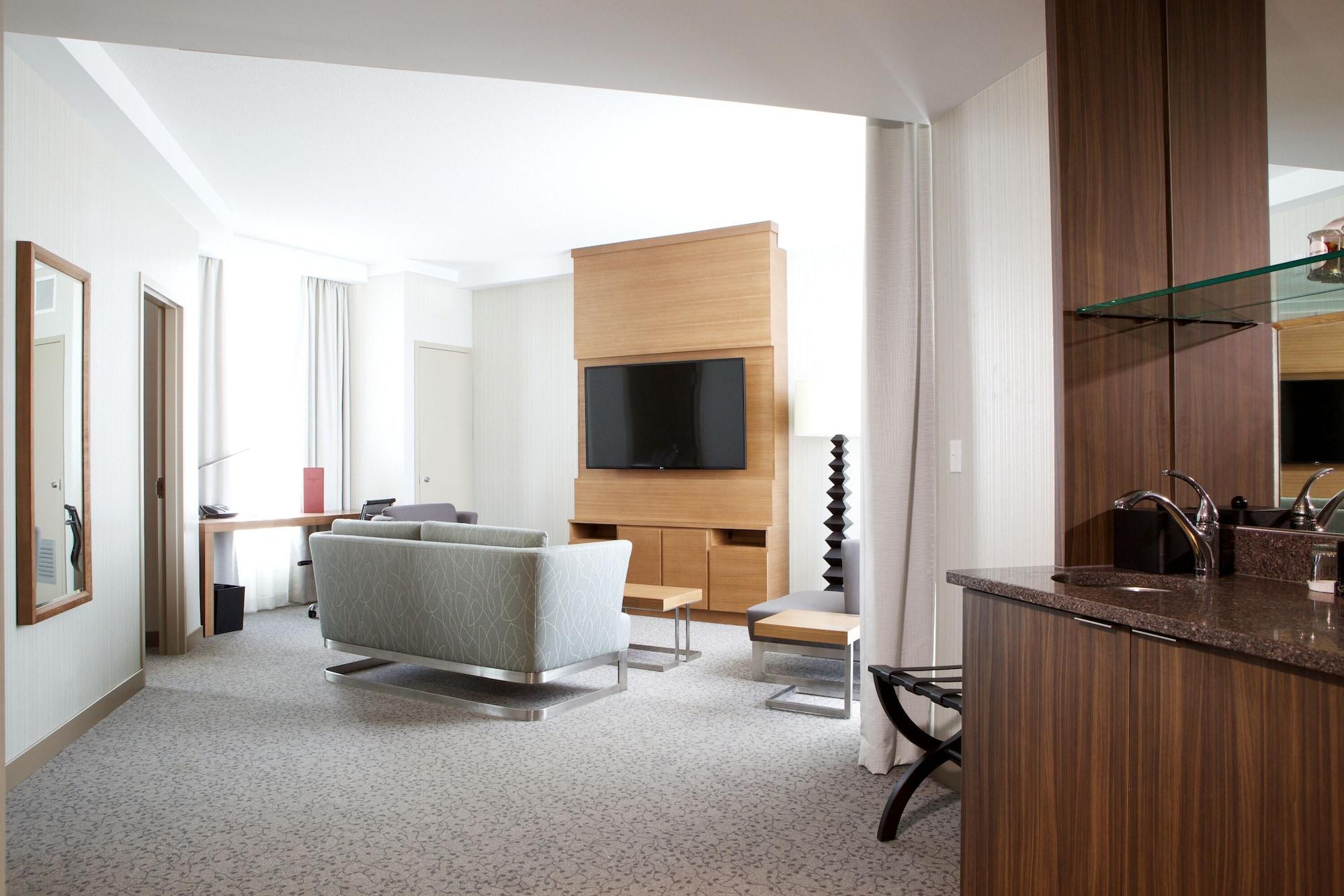 Grey Eagle Resort Calgary Bagian luar foto