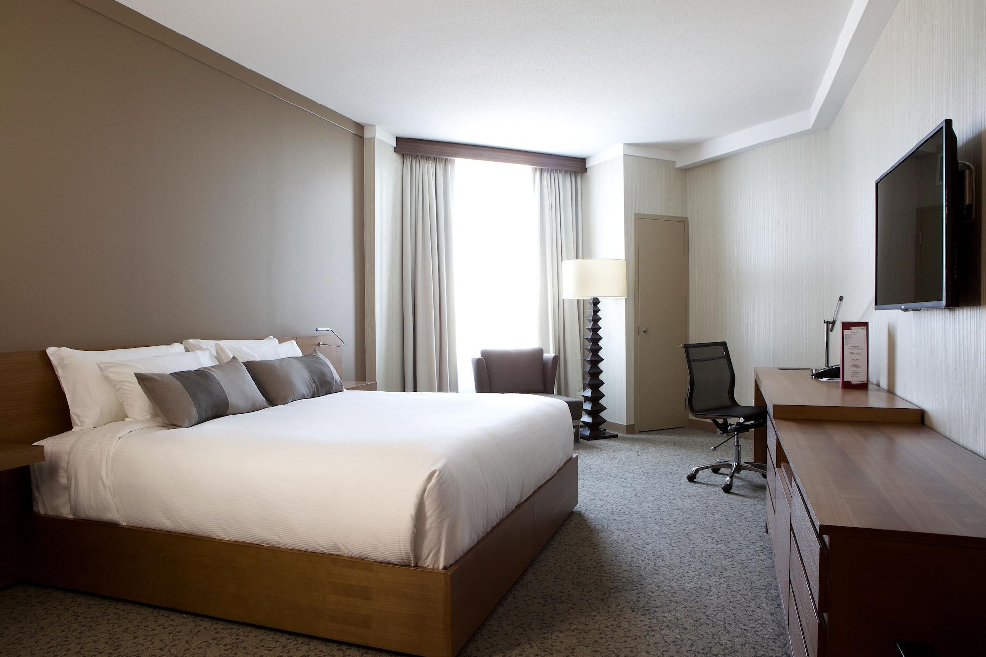 Grey Eagle Resort Calgary Bagian luar foto