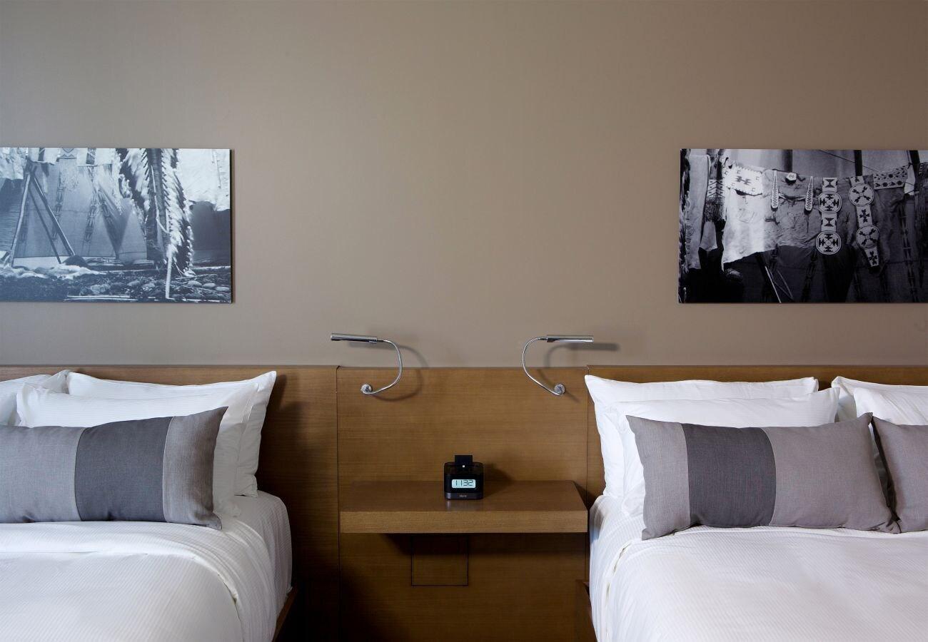 Grey Eagle Resort Calgary Bagian luar foto