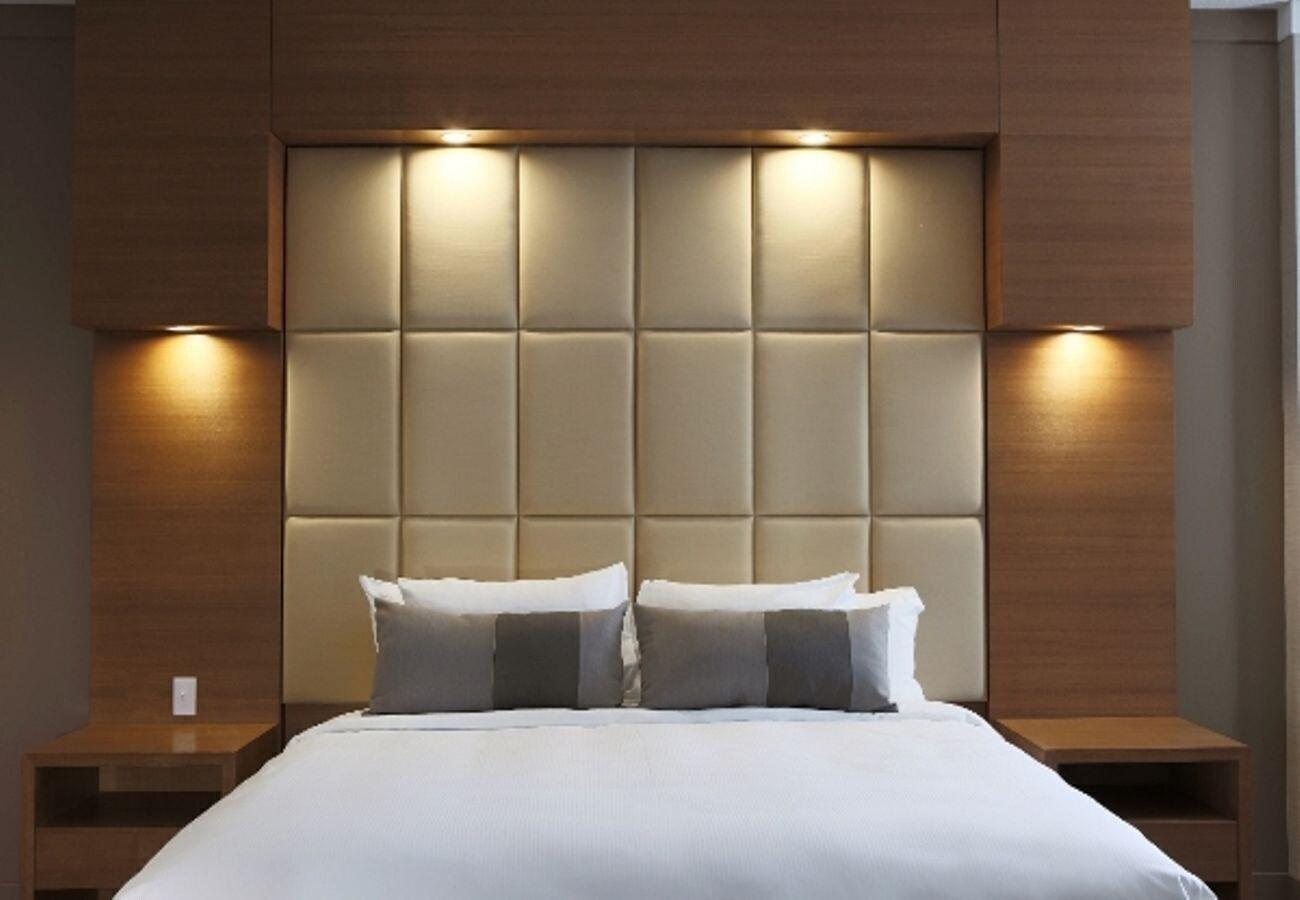 Grey Eagle Resort Calgary Bagian luar foto