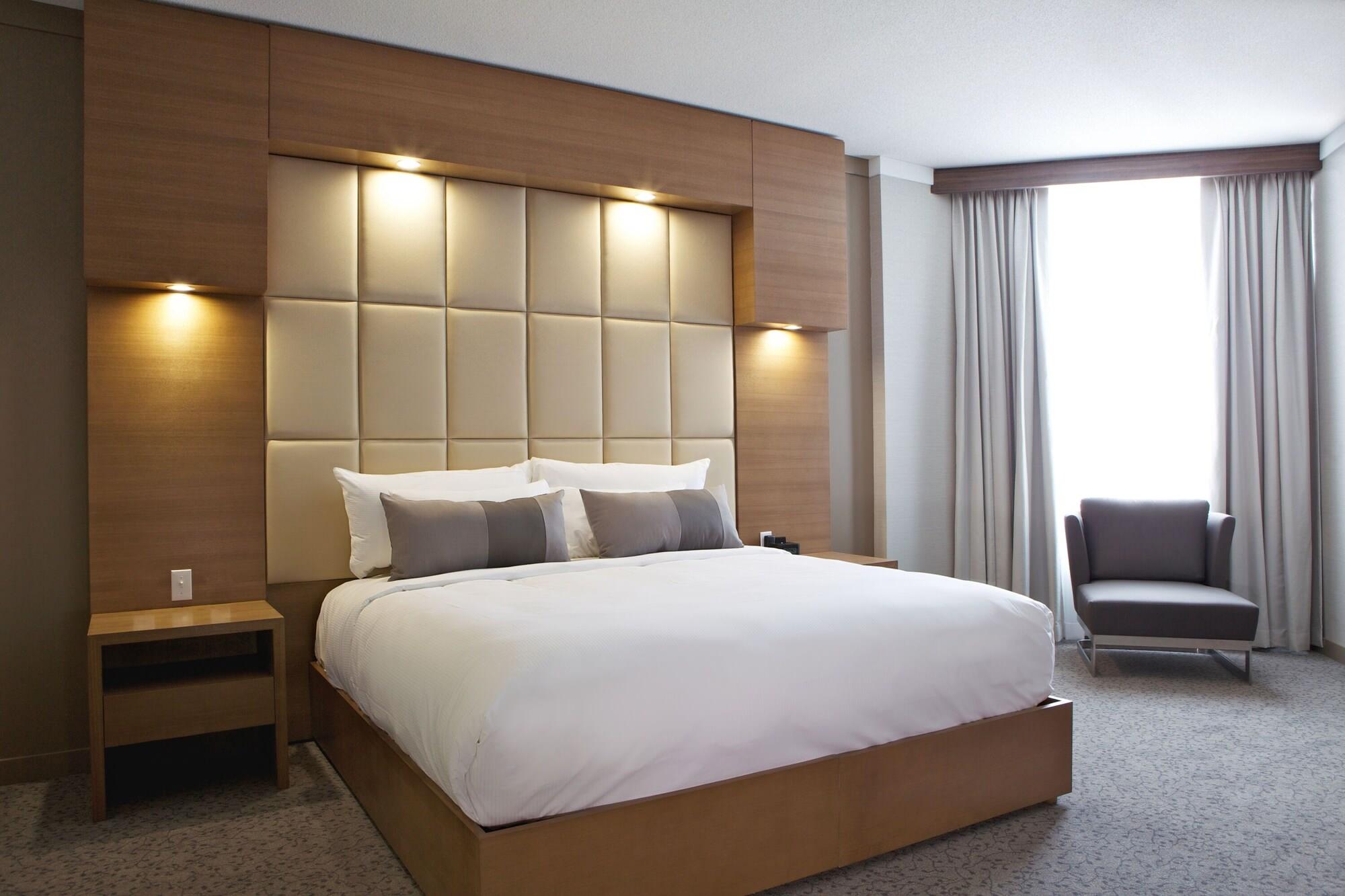 Grey Eagle Resort Calgary Bagian luar foto