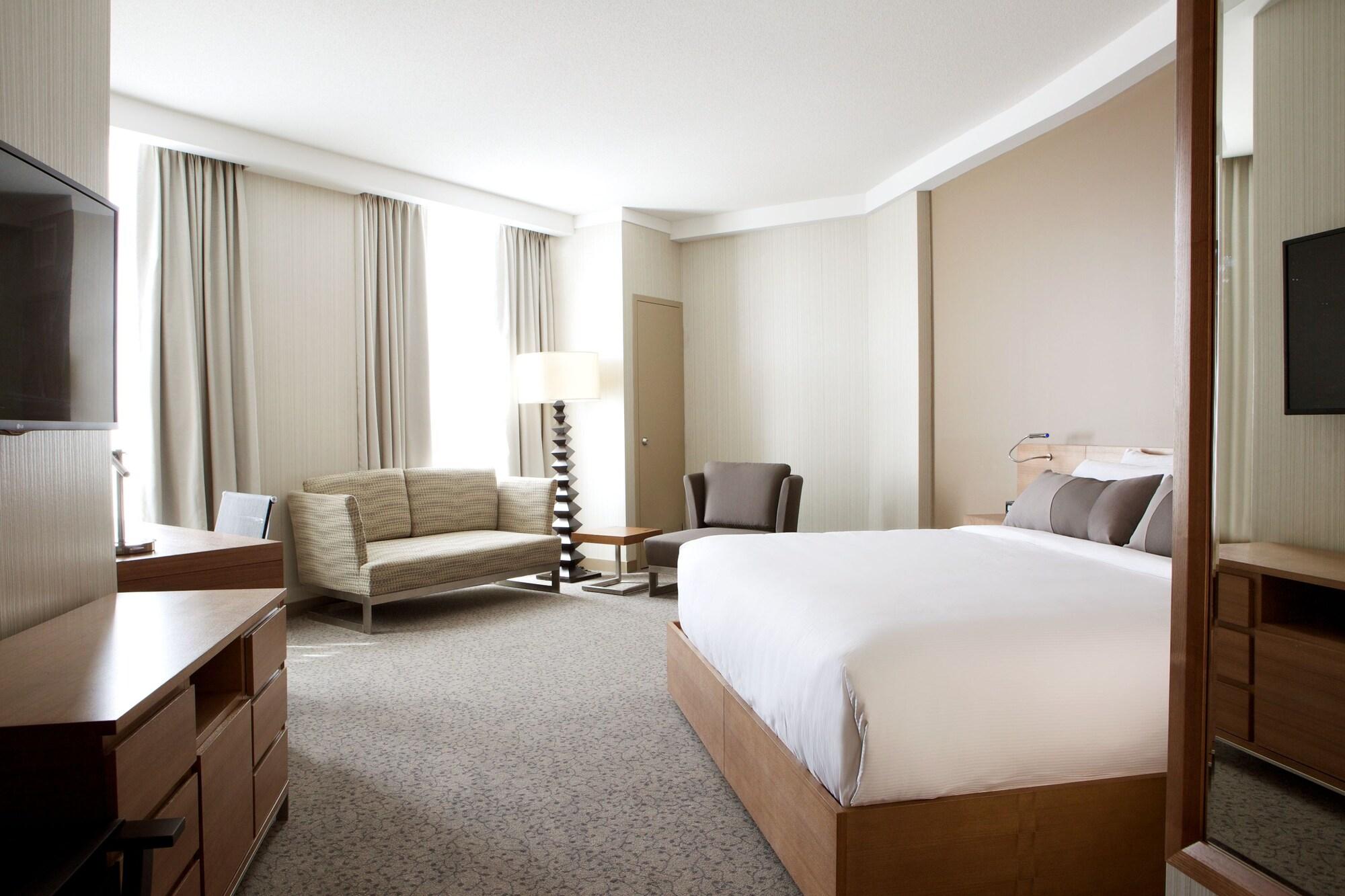 Grey Eagle Resort Calgary Bagian luar foto