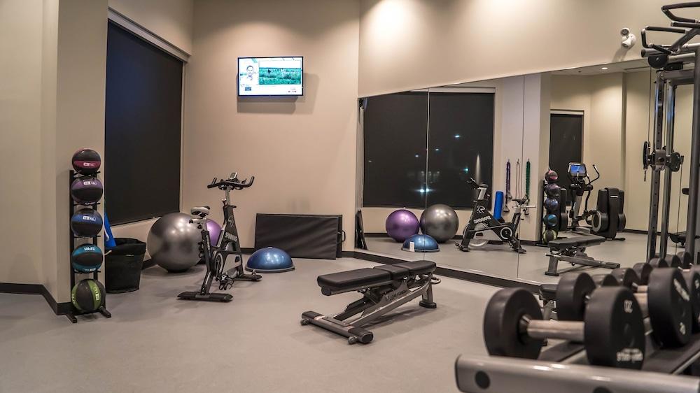 Grey Eagle Resort Calgary Bagian luar foto
