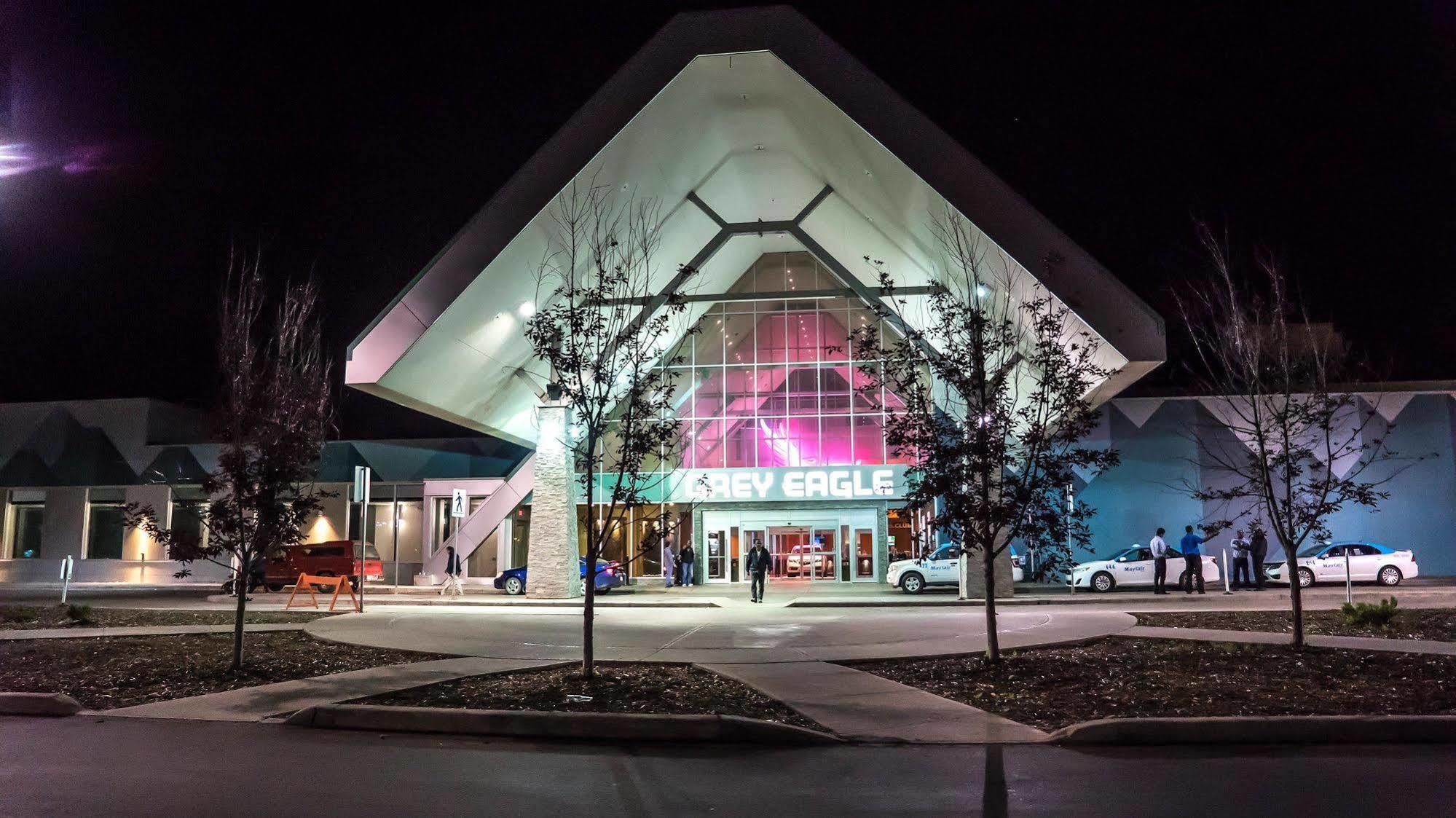 Grey Eagle Resort Calgary Bagian luar foto