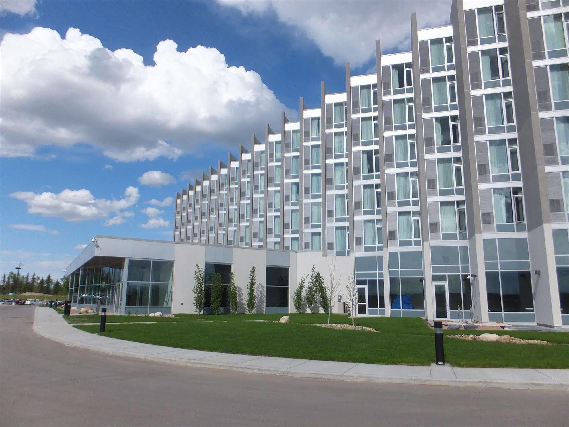 Grey Eagle Resort Calgary Bagian luar foto