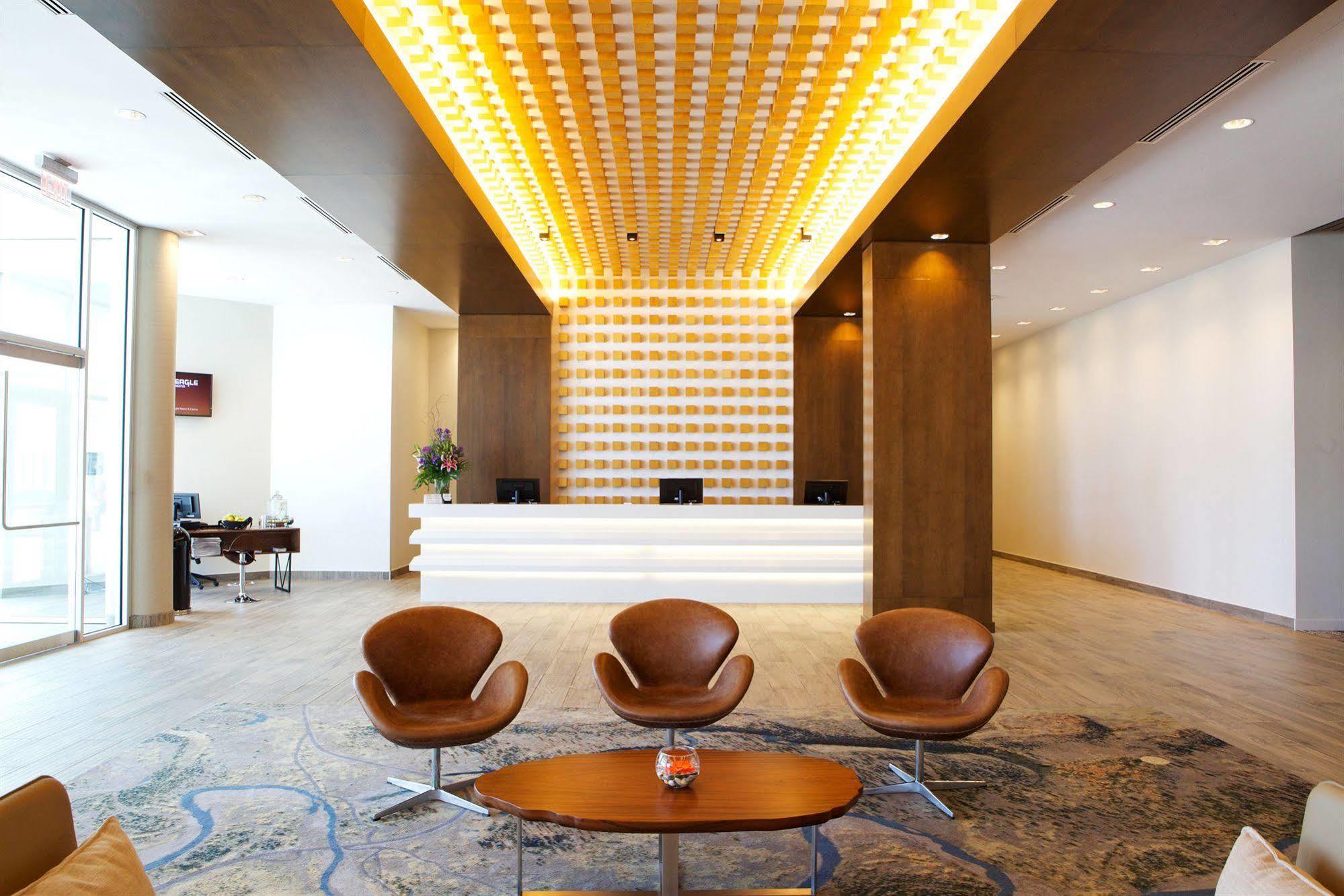 Grey Eagle Resort Calgary Bagian luar foto